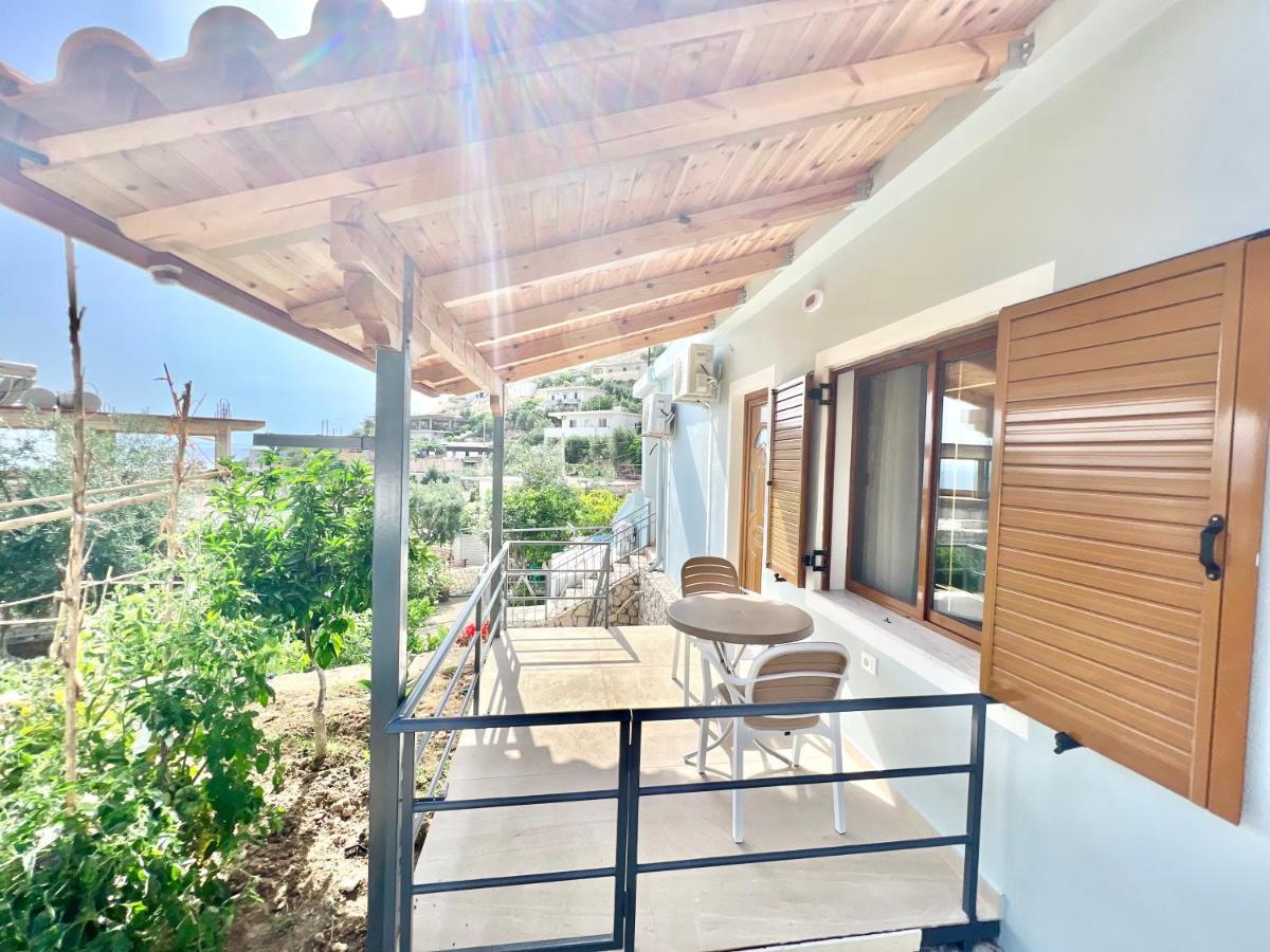 Coral Guesthouse Саранда Экстерьер фото