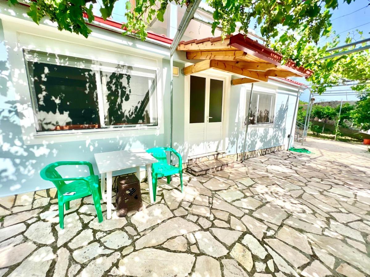 Coral Guesthouse Саранда Экстерьер фото