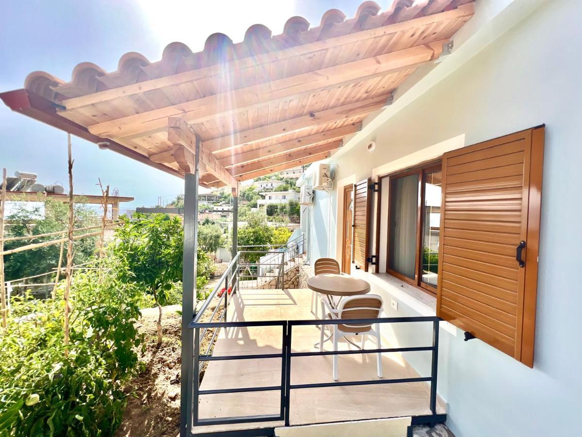 Coral Guesthouse Саранда Экстерьер фото