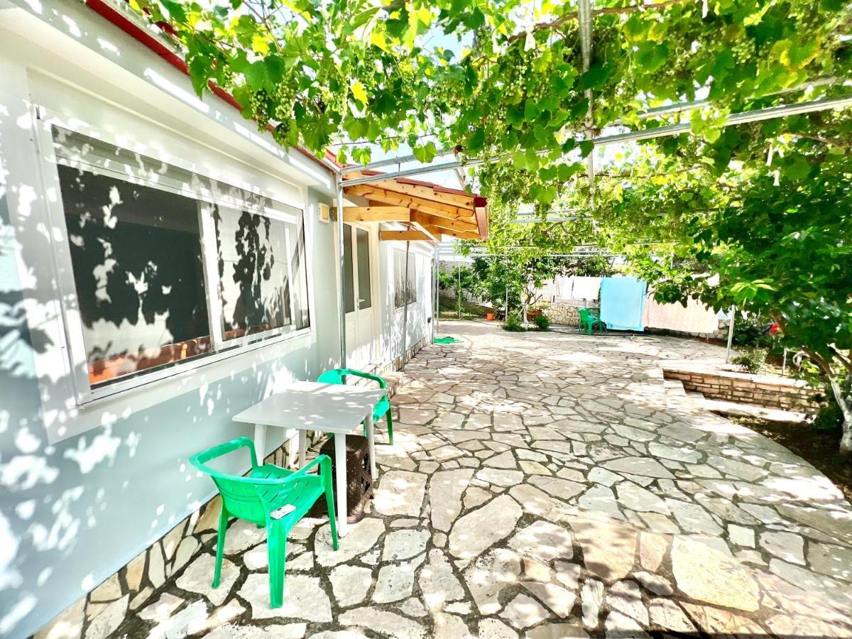 Coral Guesthouse Саранда Экстерьер фото