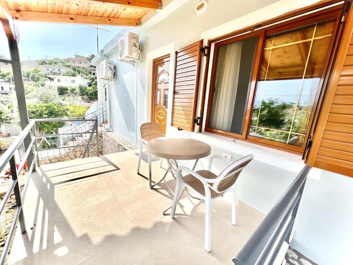 Coral Guesthouse Саранда Экстерьер фото