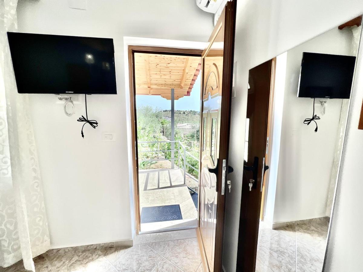 Coral Guesthouse Саранда Экстерьер фото