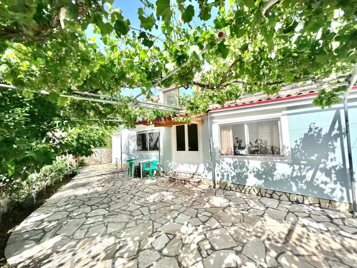 Coral Guesthouse Саранда Экстерьер фото
