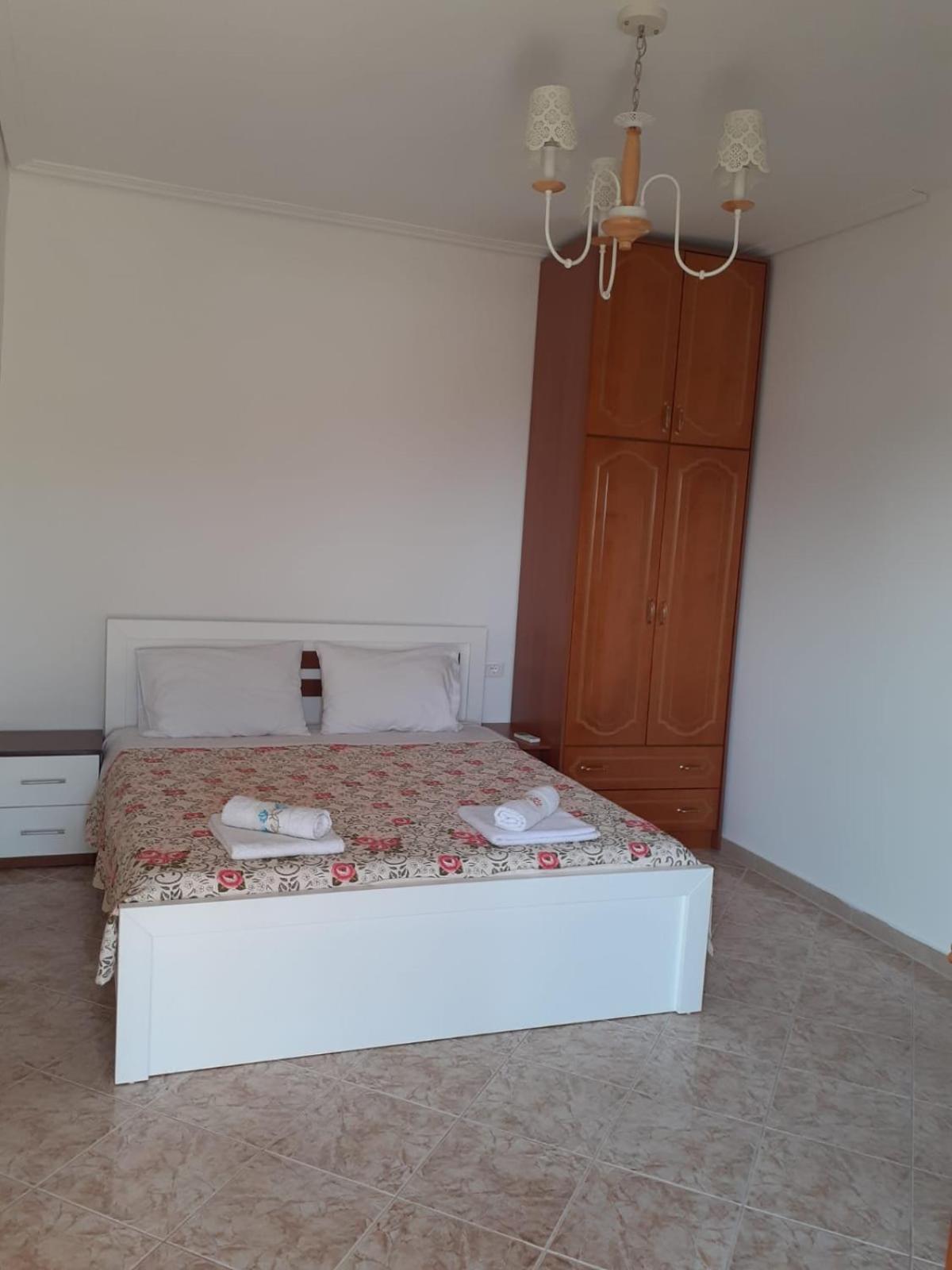 Coral Guesthouse Саранда Экстерьер фото
