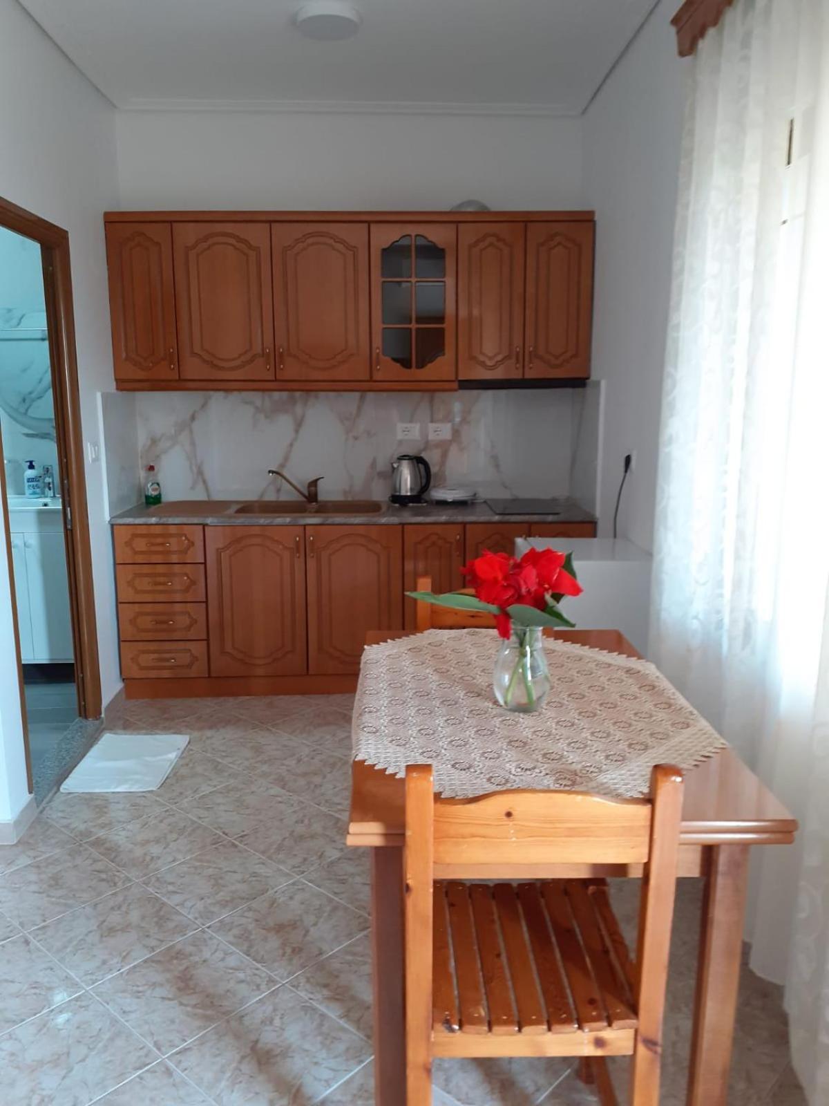 Coral Guesthouse Саранда Экстерьер фото