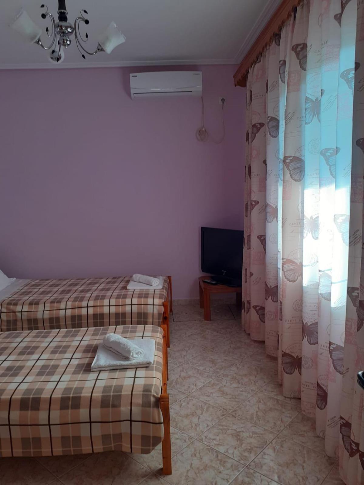 Coral Guesthouse Саранда Экстерьер фото