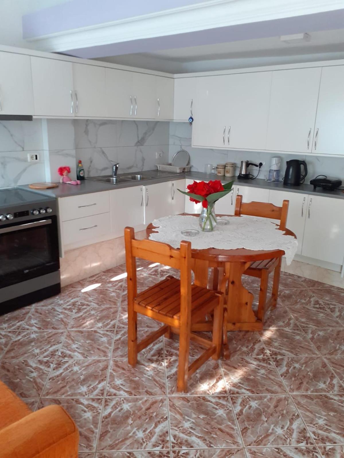 Coral Guesthouse Саранда Экстерьер фото