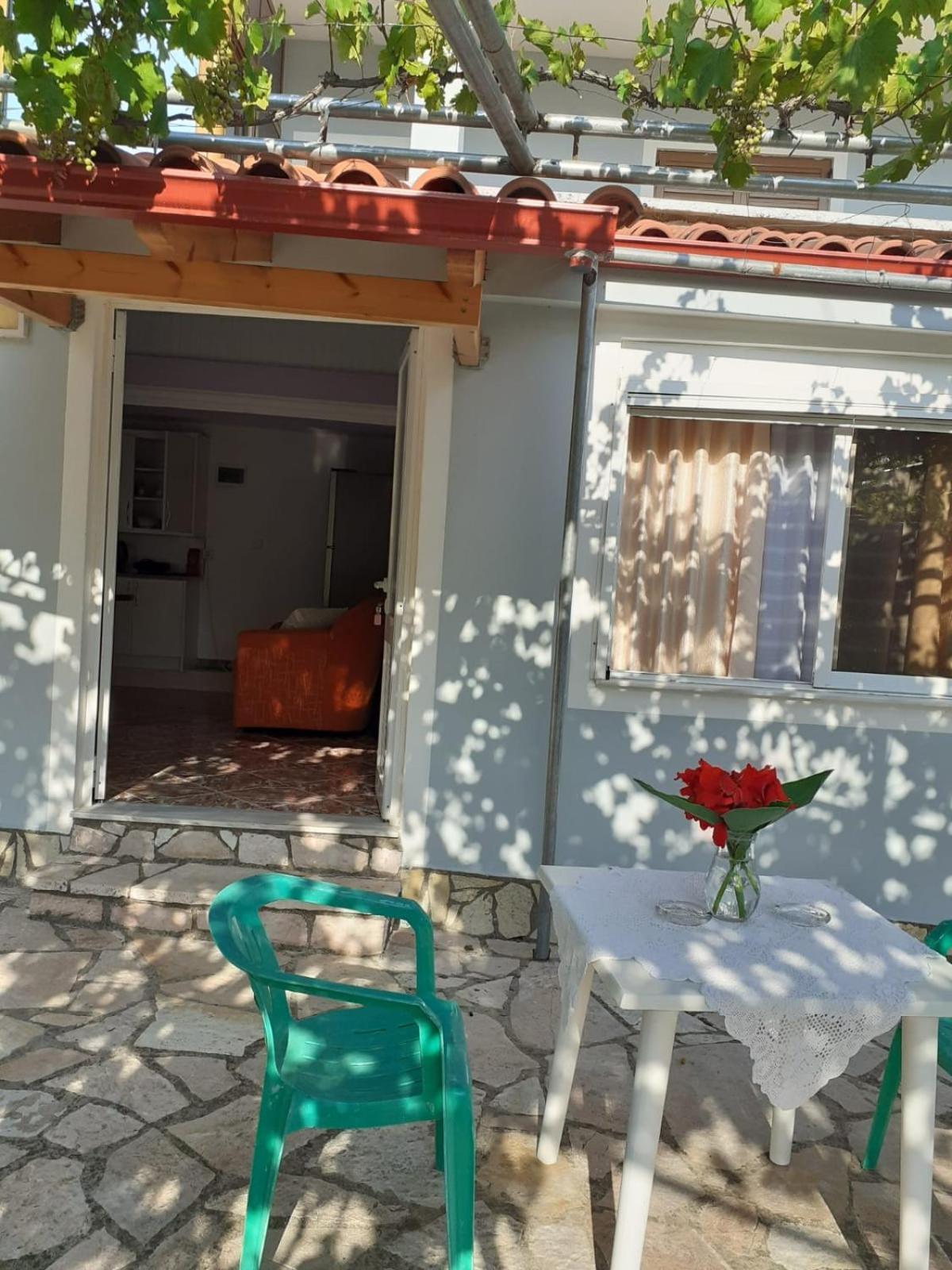 Coral Guesthouse Саранда Экстерьер фото