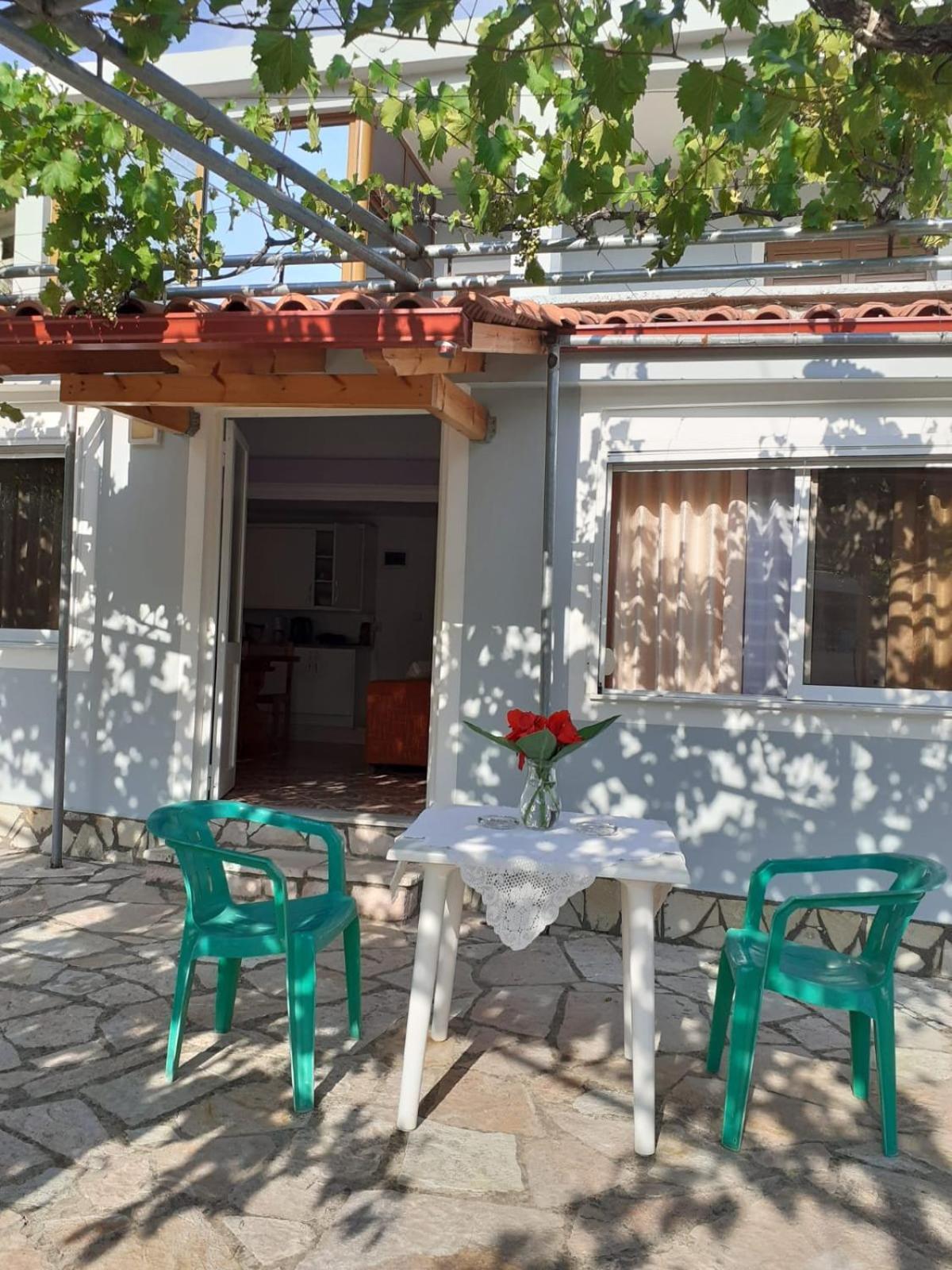 Coral Guesthouse Саранда Экстерьер фото