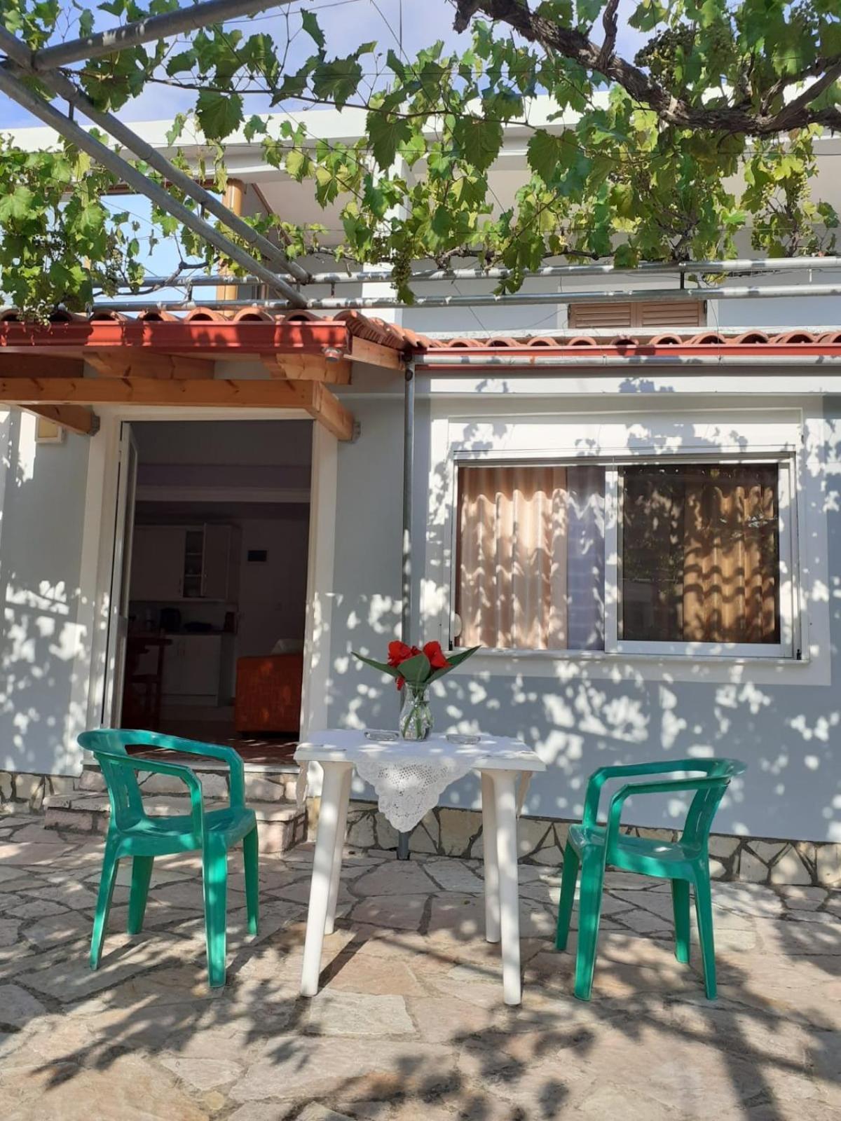 Coral Guesthouse Саранда Экстерьер фото
