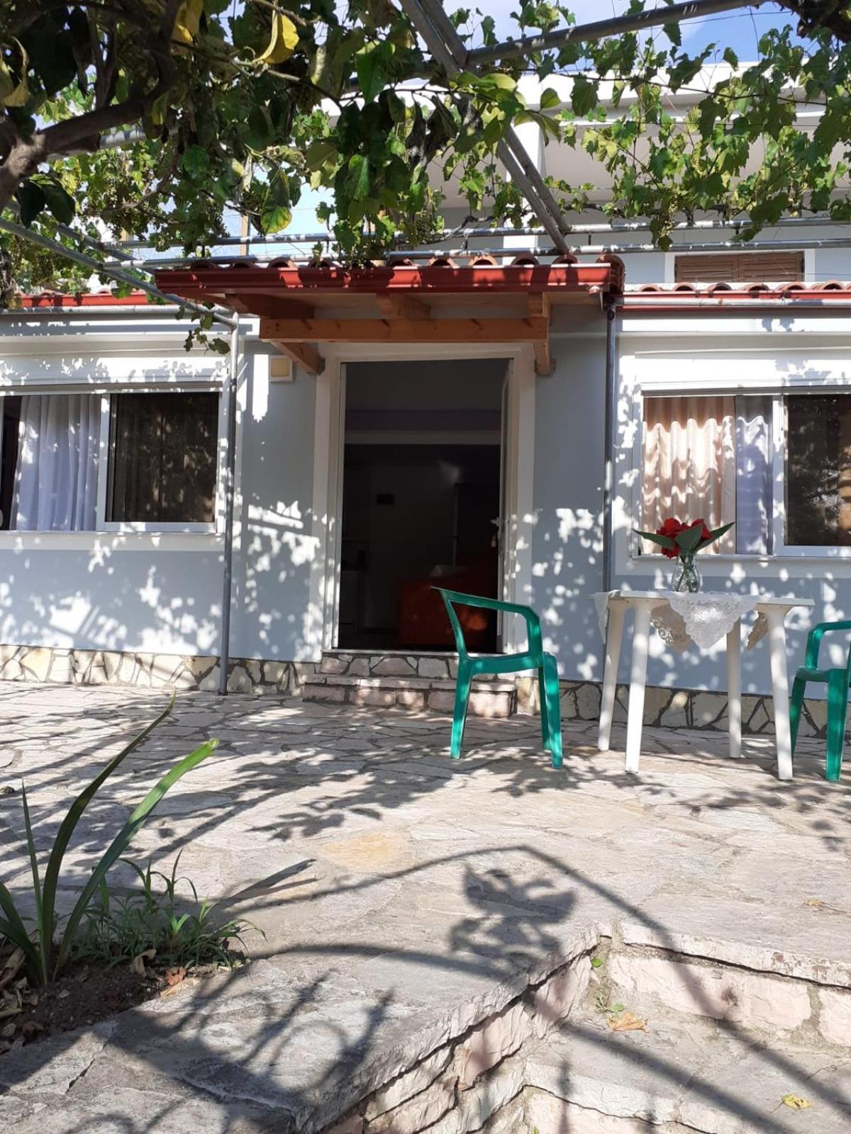 Coral Guesthouse Саранда Экстерьер фото